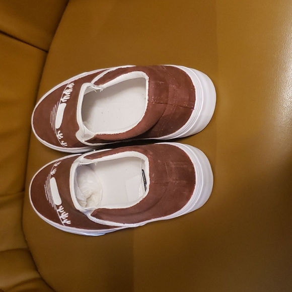 Hand painted slip on shoes - Picture 2 of 3